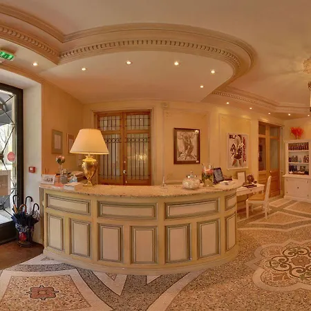Manoir De La Roseraie - Les Collectionneurs 4* Grignan
