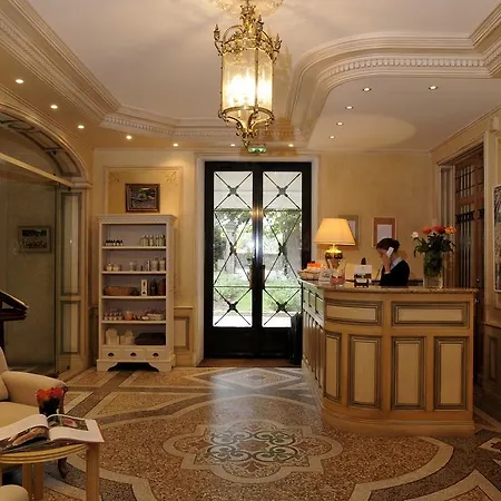 Manoir De La Roseraie - Les Collectionneurs Hotel Grignan