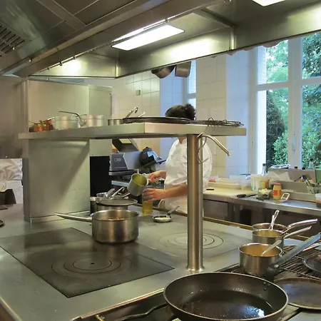 Manoir De La Roseraie - Les Collectionneurs 4* Grignan